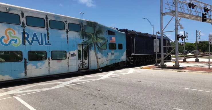 Ciclista morre após colisão com trem Tri-Rail próximo à estação de Lake Worth Beach