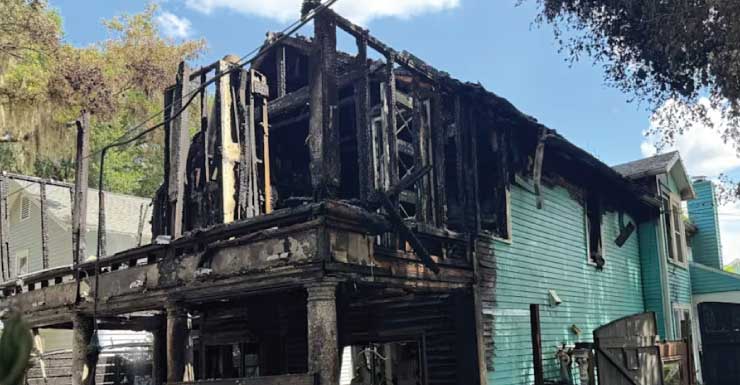 Duas pessoas ficam desalojadas após incêndio em residência no bairro Lake Eola Heights, em Orlando