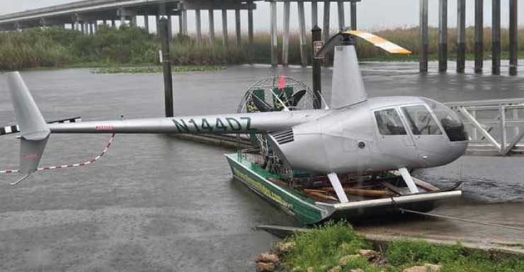 Helicóptero e tripulação deixam o Lago Jesup em aerobarcos após problema mecânico