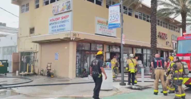 Incêndio atinge prédio comercial de dois andares em Fort Lauderdale Beach