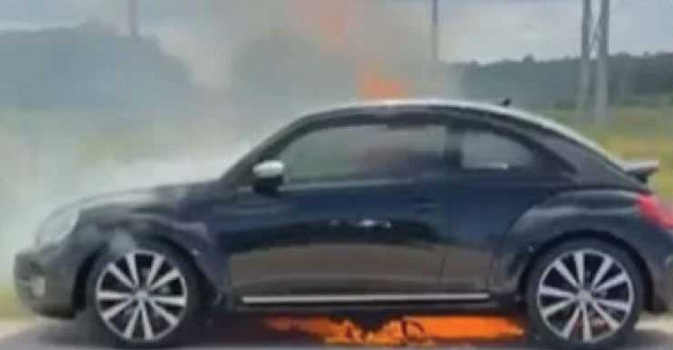 Incêndio em veículo fecha duas faixas da direita da I-95 sentido sul em Port St. Lucie