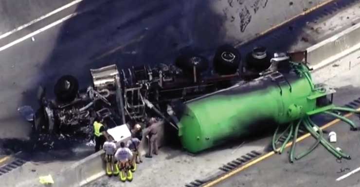 Motorista de caminhão-tanque morre em acidente com capotamento e incêndio na Turnpike; rodovia fechada perto da Bird Road em SW Miami-Dade