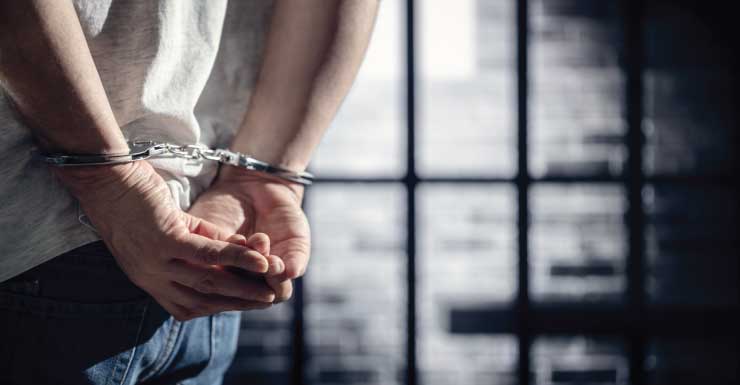 Mulher grávida é atacada com facão após ex-namorado invadir apartamento em Miami, diz polícia