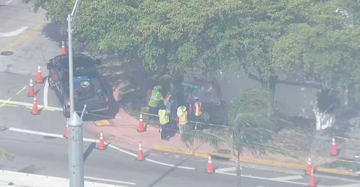 Ônibus público bate contra prédio, causando evacuação e fechamento de ruas em Miami Beach
