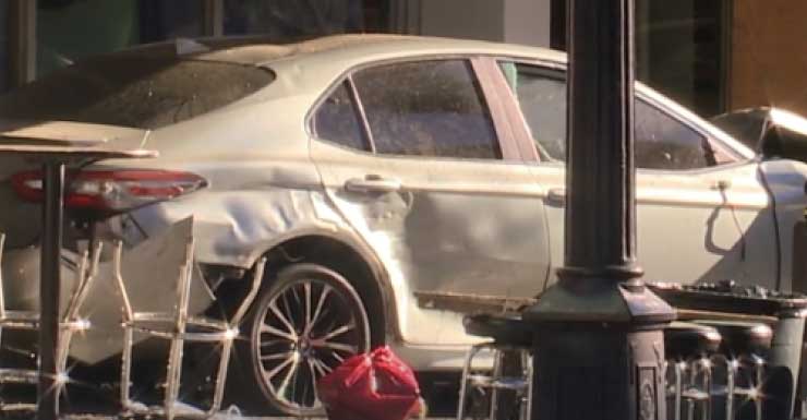 Vídeos recém-divulgados mostram suspeito dentro de viatura após acidente fatal em Ybor City