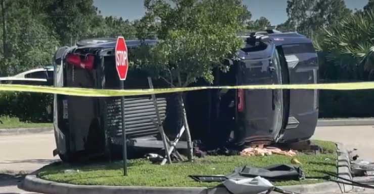 1 morto em acidente na 6 Mile Cypress Pkwy perto da US-41, no condado de Lee