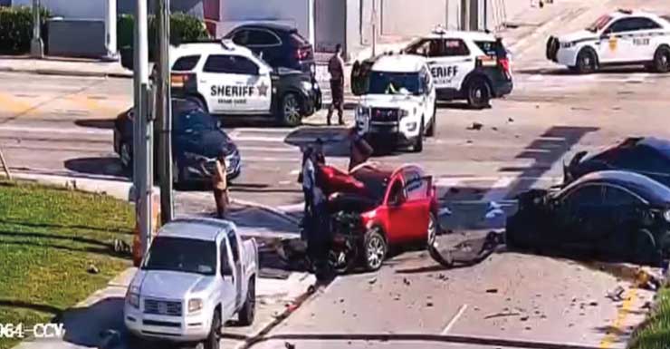 3 pessoas feridas após motorista atingir vários veículos e fugir do local