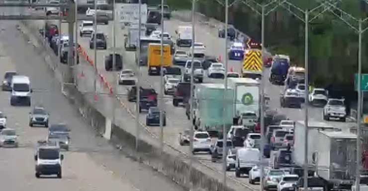 Acidente na I-95 South em West Palm Beach bloqueia faixa e causa congestionamento de duas milhas