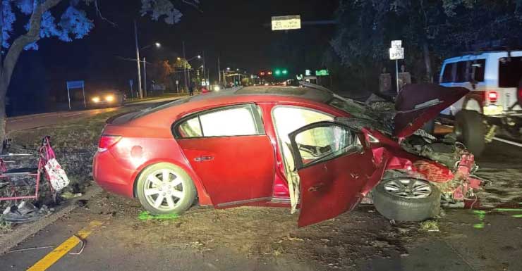 Duas pessoas são levadas ao hospital após acidente na Highway 98