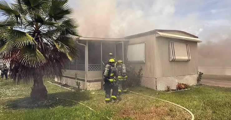Equipes de bombeiros contêm incêndio em estrutura em Fort Pierce antes que ele se espalhe para casas móveis