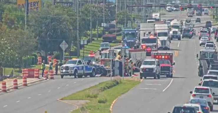 Highway 77 é reaberta após acidente com capotamento