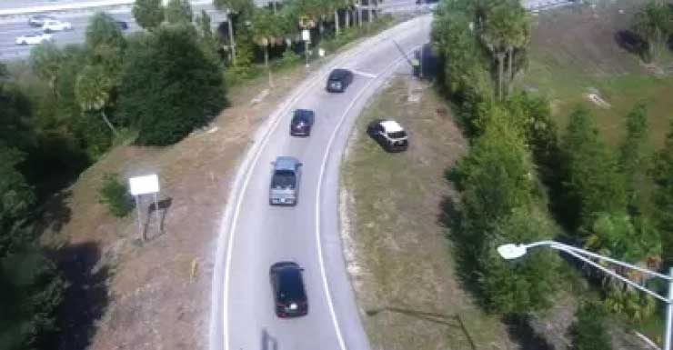 Homem de 62 anos morre em capotamento de veículo único na I-95 em Boca Raton