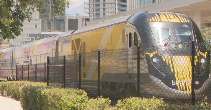 Homem é atingido e morto por trem Brightline enquanto atravessava trilhos em Lake Worth Beach
