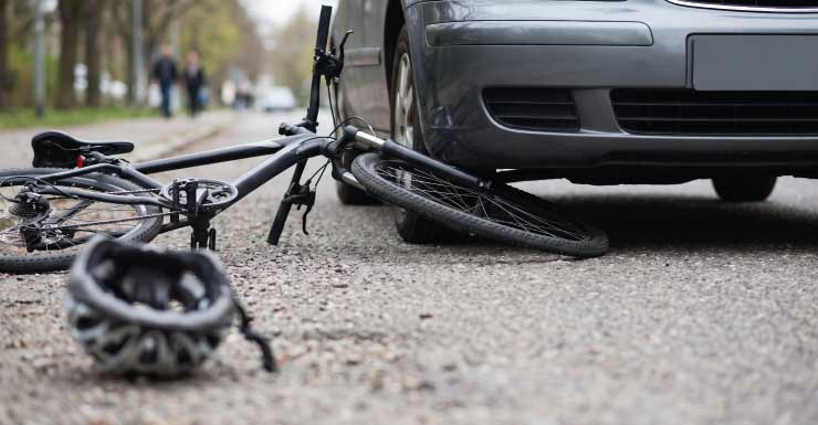 Menino em bicicleta é atingido por veículo perto de escola de ensino fundamental no Condado de Brevard
