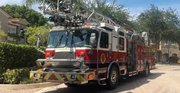 Motociclista e ciclista de bicicleta elétrica são hospitalizados em acidentes separados no Condado de Palm Beach