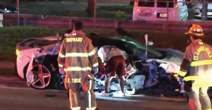 Mulher fica ferida em acidente que deixou Ferrari branca destruída em Fort Lauderdale