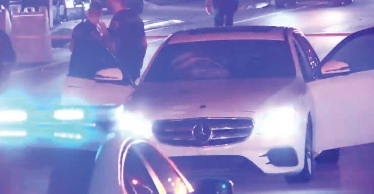 Pedestre sofre ferimentos que não colocam sua vida em risco após acidente nas faixas no sentido sul da Federal Highway