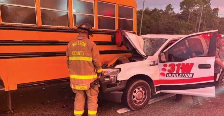 Acidente com ônibus escolar no início da manhã em DeFuniak Springs; WCSO diz que não houve ferimentos graves