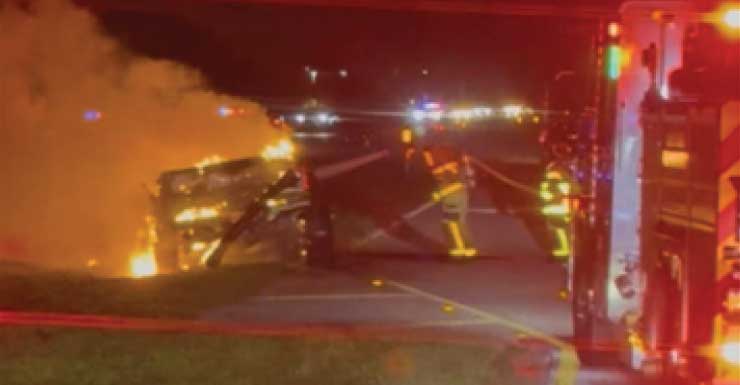 Bombeiros de Cape Coral controlam incêndio em caminhonete na Pine Island Road