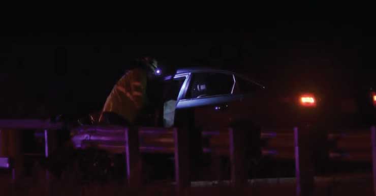 Deputados do Condado de Lee investigam após carro bater em barreira de proteção na I-75
