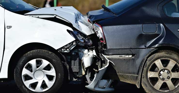 Motorista é preso por suspeita de DUI após bater em veículo em posto de gasolina em Leesburg
