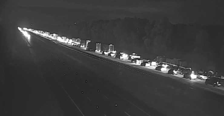 Acidente envolvendo vários veículos fecha completamente a I-75 no sentido sul em North Port