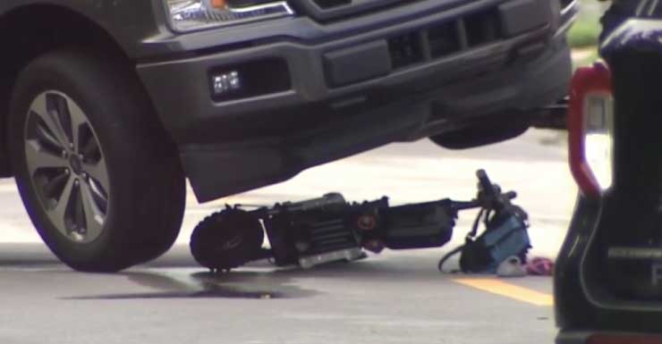 Pai e 2 filhos hospitalizados após scooter bater em caminhonete em Hallandale Beach