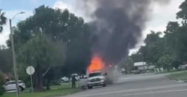 Trailer de paisagismo é destruído por incêndio em Lehigh Acres