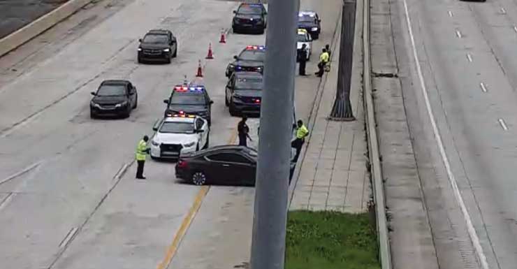 Uma faixa no sentido norte da saída da Acosta Bridge, no centro de Jacksonville, está bloqueada devido a um acidente