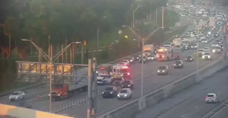 Acidente bloqueia as três faixas da esquerda da I-95 no sentido norte, perto da Yamato Road, no Condado de Palm Beach