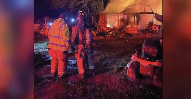 Casa é destruída em incêndio no Condado de Bradford