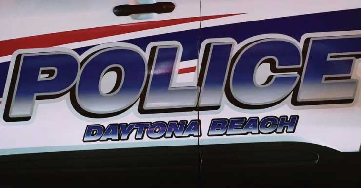 Duas pessoas ficam feridas em tiroteio envolvendo três pessoas armadas em Daytona Beach, diz polícia