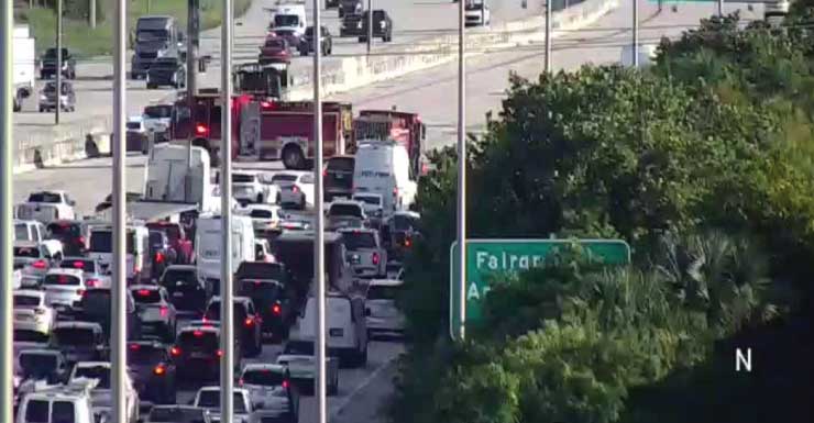 Grande acidente bloqueia 3 faixas da esquerda na I-95 no sentido norte, perto da Southern Boulevard