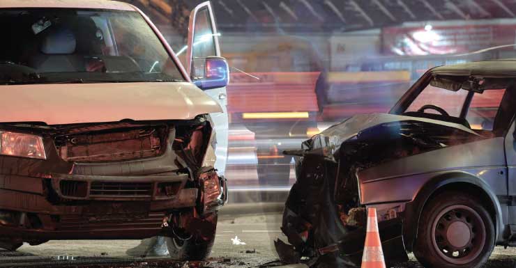 Homem de 55 anos morre após acidente envolvendo seis veículos na Six Mile Cypress Parkway com a Daniels Parkway, segundo a FHP