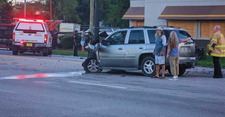 Homem de 70 anos fica gravemente ferido em acidente envolvendo dois veículos em Pensacola
