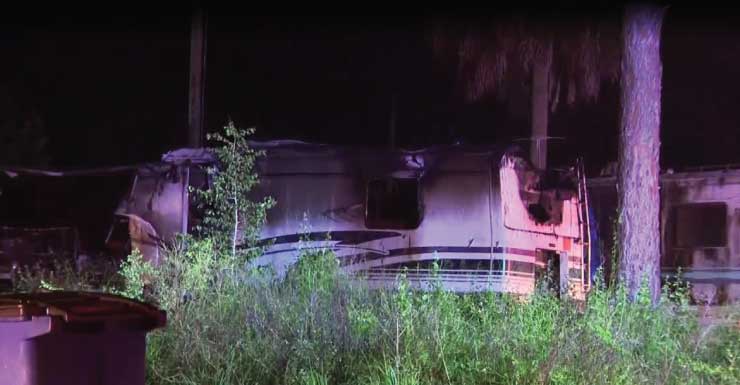 Incêndio em trailer está sob investigação em Suncoast Estates