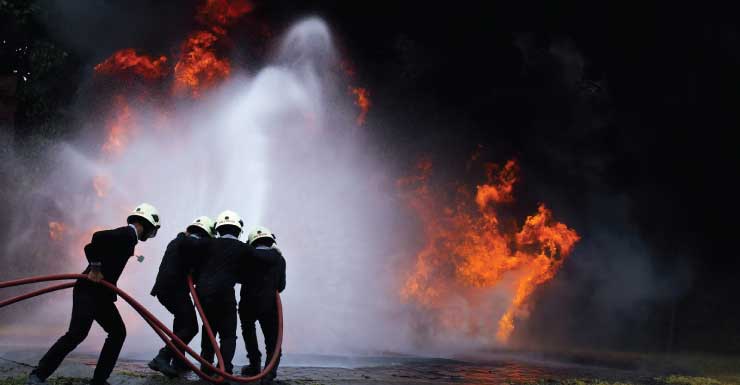Investigação em andamento após incêndio atingir residência em Destin