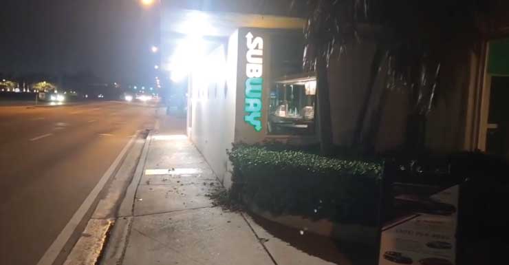 Motorista é hospitalizado após acidente perto de restaurante Subway em Miami Springs