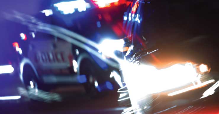 Mulher de 45 anos é hospitalizada após caminhonete invadir Kwik Stop no noroeste de Miami-Dade
