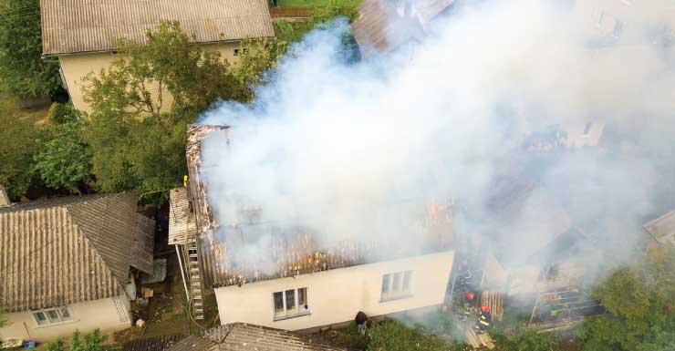 Pessoa morre após incêndio atingir residência em Thonotosassa