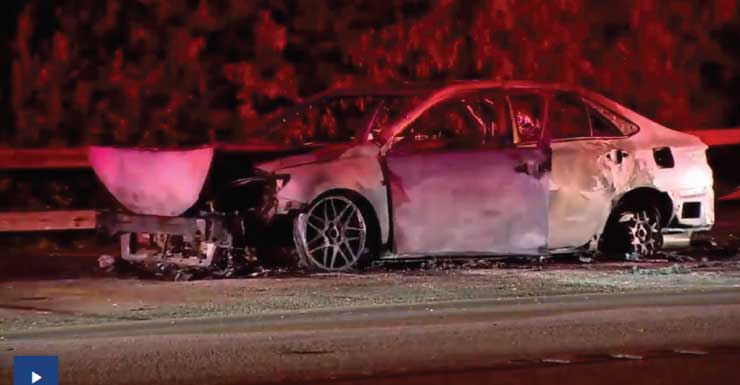 Uma pessoa é transportada de helicóptero após incêndio em carro perto da Miccosukee Village, no oeste de Miami-Dade