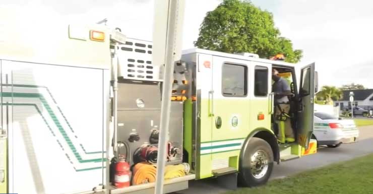 Vários carros ficam carbonizados após incêndio em concessionária de Homestead