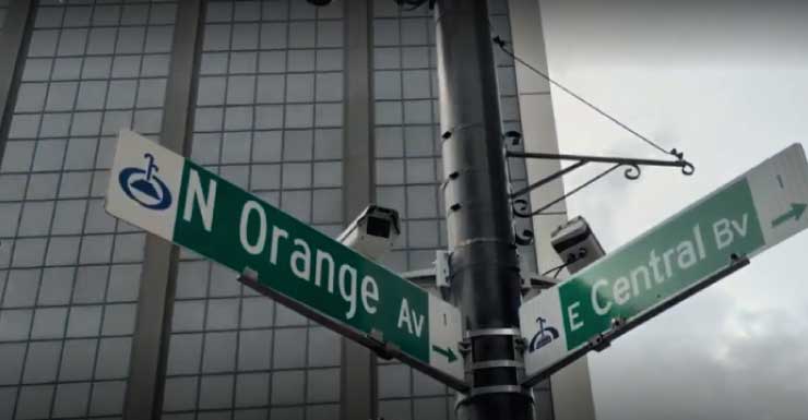 Vítima está em estado crítico e suspeito é preso após esfaqueamento no centro de Orlando